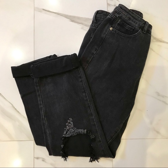 *sold* Prettylittlething black straight leg jean - Picture 3 of 5